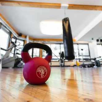Kettlebell im Fitnessraum